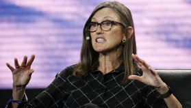 Cathie Wood Asesta Un Golpe Al Oro: Esta Es La Razón Por La Que Bitcoin Es Mejor