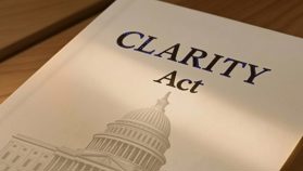 ABD’li Senatör, Boğa Lehine Kripto Para Yasası Clarity Act’in Durumunu Değerlendirdi: “Herkes Biraz Mutsuz Olacak”