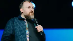 Основатель Cardano: Регулирование криптовалют в США разрушает децентрализацию