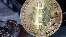 Инвесторы вывели из биткоин-ETF $1 млрд