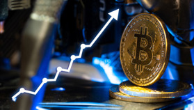 Bitcoin Tarihi Zirve Yolunda! Saylor Yüklendi, Gözler Fed’de!