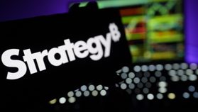 売り疲れか、それとも底値か？ ストラテジー株、セッション安値から11％上昇