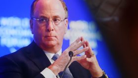 政府系ファンド、ビットコイン急落時に買い増し：ブラックロックのラリー・フィンクCEO