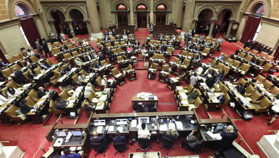 Senador impulsa avance del CLARITY Act mientras crece presión regulatoria en EE.UU.