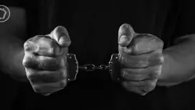 Enlèvement crypto : 5 hommes arrêtés pour le rapt du père d'un influenceur de Dubaï fin 2024