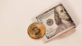 Prediksi Harga Bitcoin Jika ETF BTC Kalahkan Emas 3x Lipat