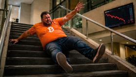 Bitcoin zakt onder 63.000 dollar: elke opleving wordt meteen verkocht