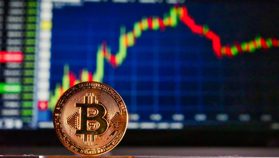 Bitcoin koers op cruciaal niveau – analisten waarschuwen voor grote beweging