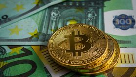 Bitcoin koers op randje van recordhoogte, maar niet in euro’s