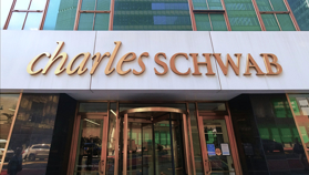 Charles Schwab is de volgende Wall Street-reus die crypto omarmt