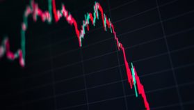 XRP koers crasht onder 2 dollar door Trump-tarieven en Amerikaanse vertraging