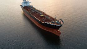 Aandelenbeurzen stijgen nu eerste tankers Straat van Hormuz passeren