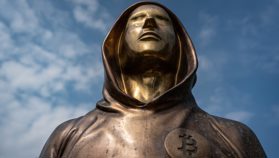 15 jaar na laatste teken van leven: het moment waarop Satoshi Nakamoto Bitcoin losliet