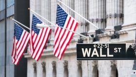 Wall Street stijgt door sterke winstcijfers, maar rentes blijven groot gevaar